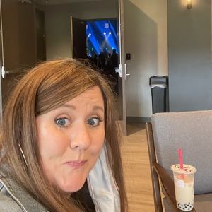 Meet your Posher, Crystal